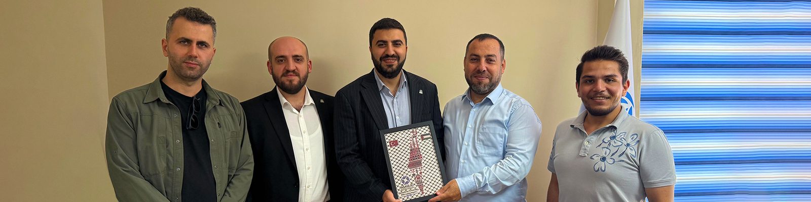Nezir Derneği, İnsanlık Eli İnsani Yardım Derneği’ni ziyaret etti.